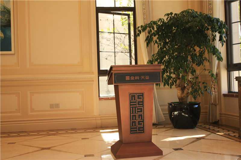 在標識設計中，色彩帶給人的感受